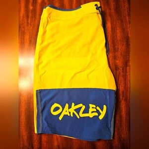 Oakley Board Shorts Size: 40